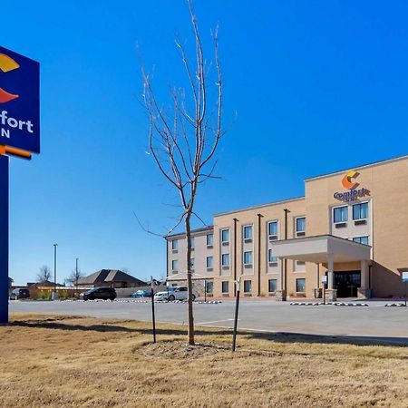 Comfort Inn & Suites Harrah Choctaw Exterior photo