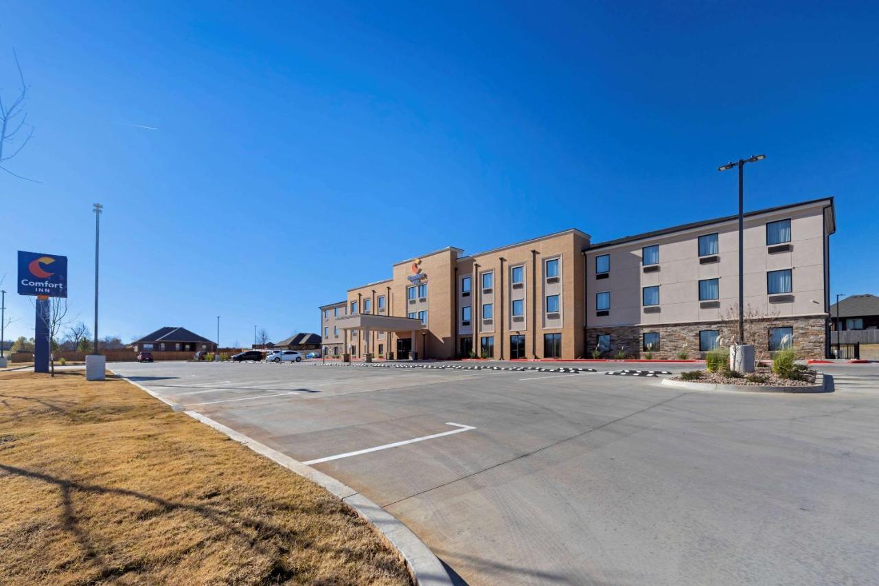 Comfort Inn & Suites Harrah Choctaw Exterior photo